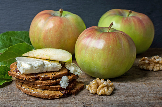 Wynoochee Apples and apple slices on crackers with blue cheese